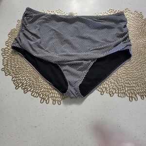 Striped bikini bottom with Ruching